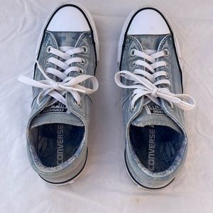 Women’s Converse Size 9